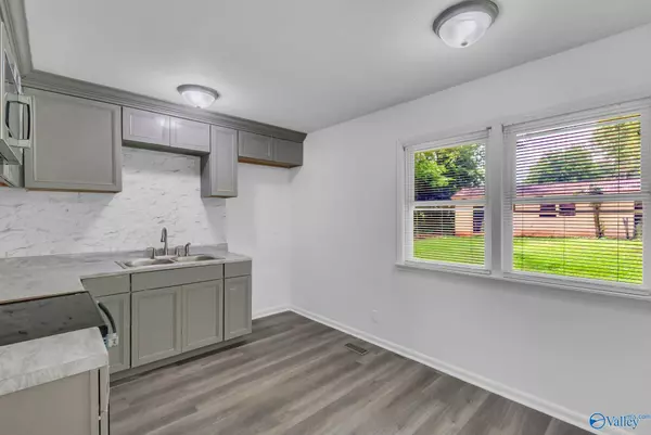 3121 Greenhill Drive NW, Huntsville, AL 35810