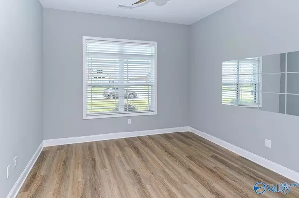 14806 Commonwealth Drive, Athens, AL 35613