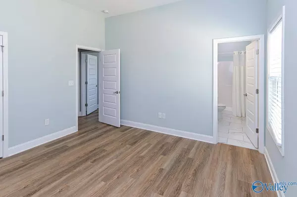 14806 Commonwealth Drive, Athens, AL 35613