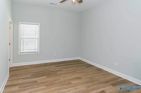 14806 Commonwealth Drive, Athens, AL 35613