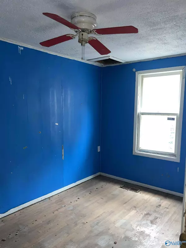 1305 N Johnson Chapel Road, Hartselle, AL 35640