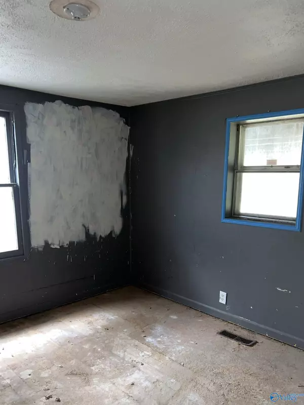 1305 N Johnson Chapel Road, Hartselle, AL 35640