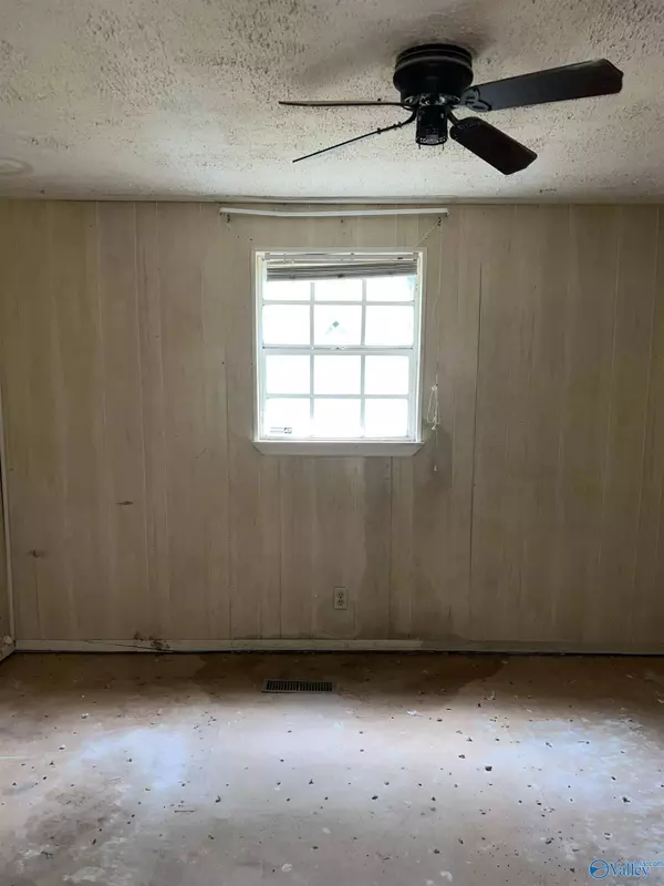 1305 N Johnson Chapel Road, Hartselle, AL 35640