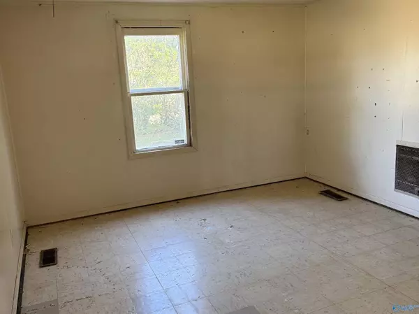 1305 N Johnson Chapel Road, Hartselle, AL 35640