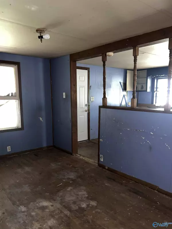 1305 N Johnson Chapel Road, Hartselle, AL 35640