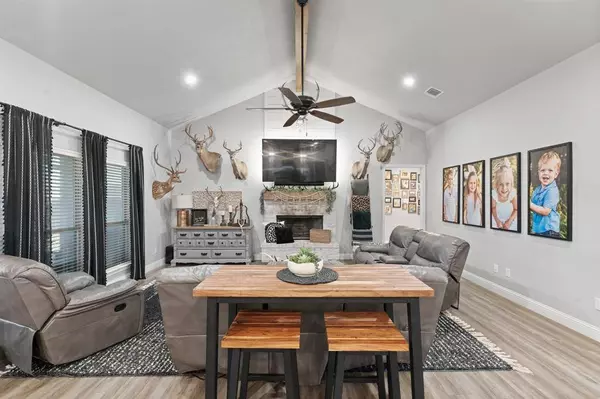 121 Treys Way, Godley, TX 76044