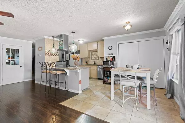 301 E Hampton Road, Crowley, TX 76036