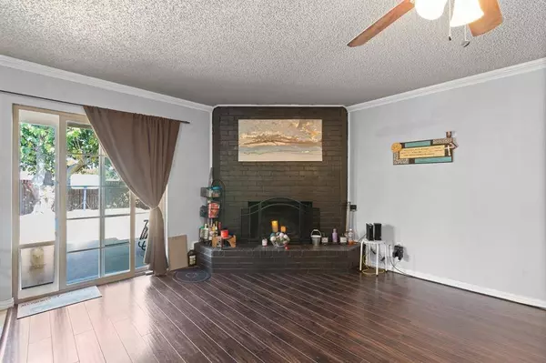 301 E Hampton Road, Crowley, TX 76036