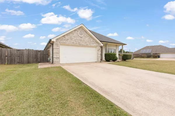 612 Rand Drive, Burleson, TX 76028
