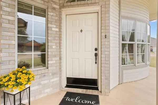 612 Rand Drive, Burleson, TX 76028