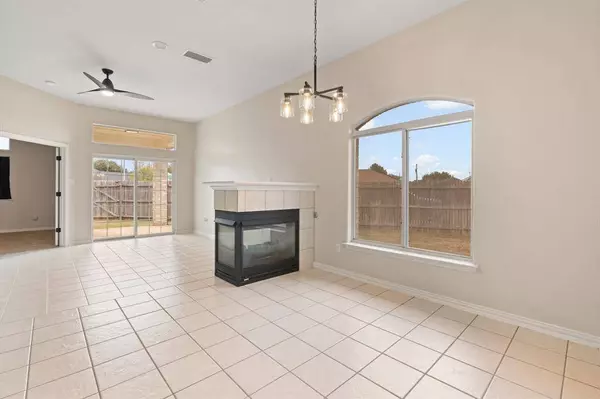 612 Rand Drive, Burleson, TX 76028