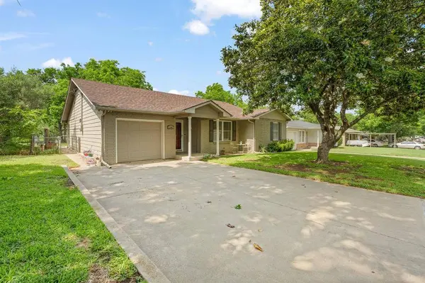 1206 Bales Street, Cleburne, TX 76033