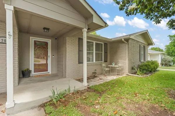 1206 Bales Street, Cleburne, TX 76033