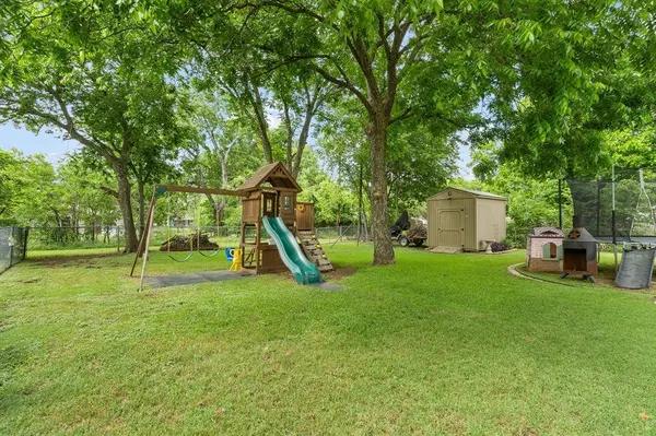 1206 Bales Street, Cleburne, TX 76033