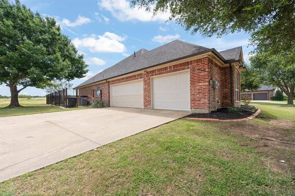 2211 Nottaway Drive, Cleburne, TX 76033