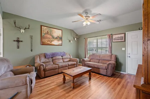 1105 Ashwood Court, Cleburne, TX 76033