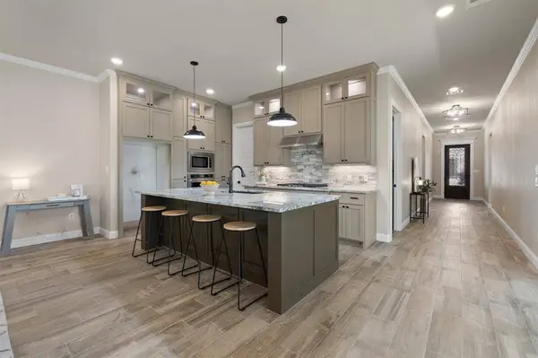 2407 Vineyard Drive, Granbury, TX 76048