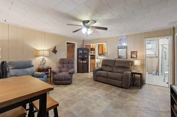 706 W Lone Star Avenue, Cleburne, TX 76033