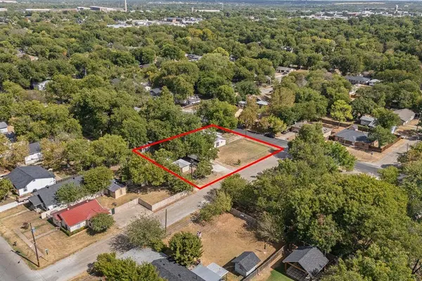 706 W Lone Star Avenue, Cleburne, TX 76033