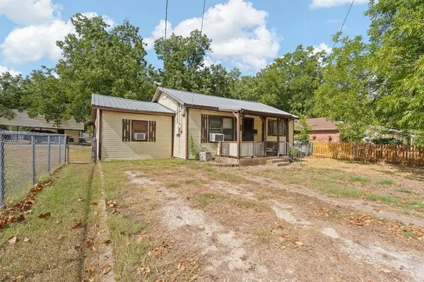 706 W Lone Star Avenue, Cleburne, TX 76033