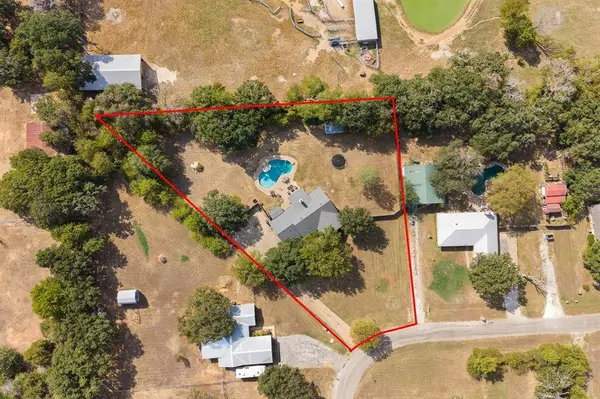 312 Trailwood Drive, Joshua, TX 76058