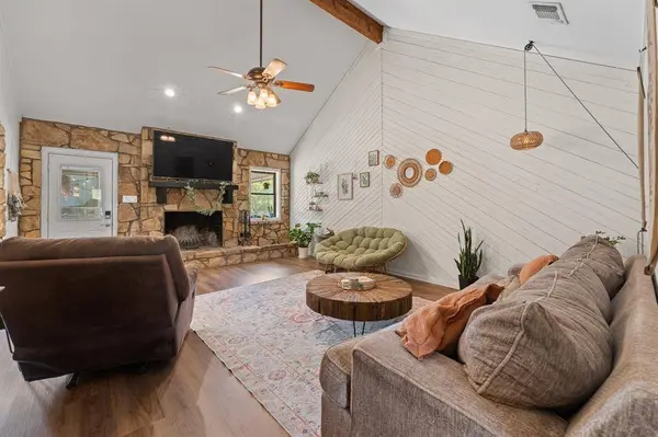 312 Trailwood Drive, Joshua, TX 76058