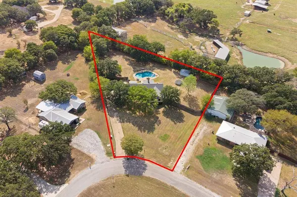 312 Trailwood Drive, Joshua, TX 76058