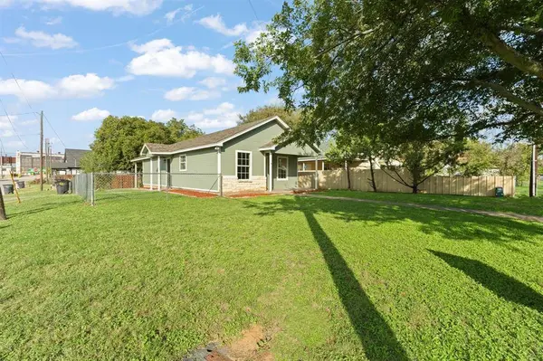 801 Trinity Street, Cleburne, TX 76031