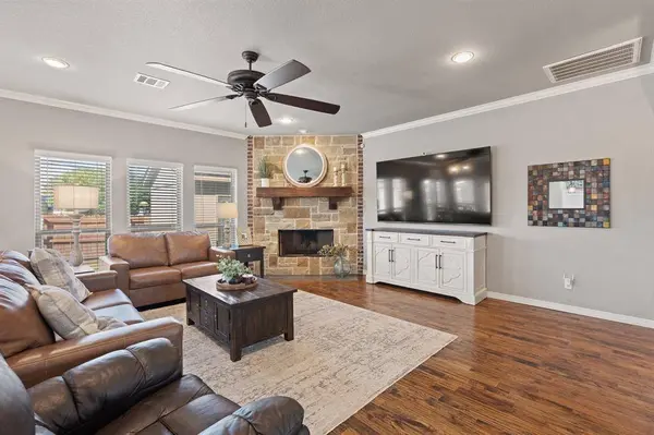 1628 Hawthorne Street, Cleburne, TX 76033