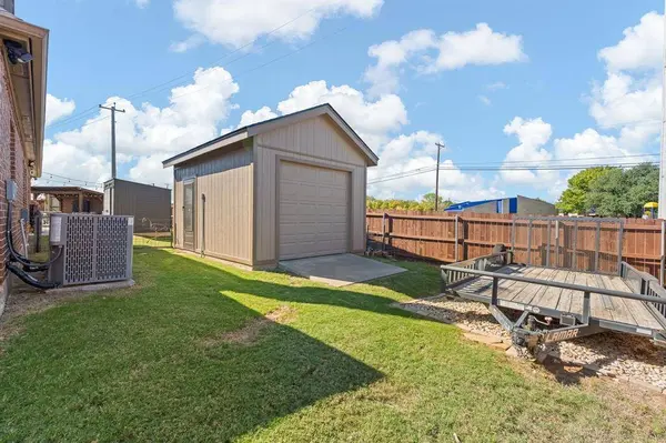 1628 Hawthorne Street, Cleburne, TX 76033