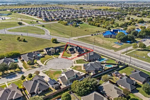 1628 Hawthorne Street, Cleburne, TX 76033