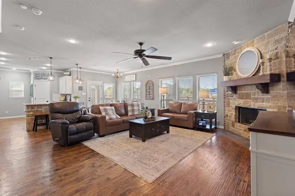 1628 Hawthorne Street, Cleburne, TX 76033