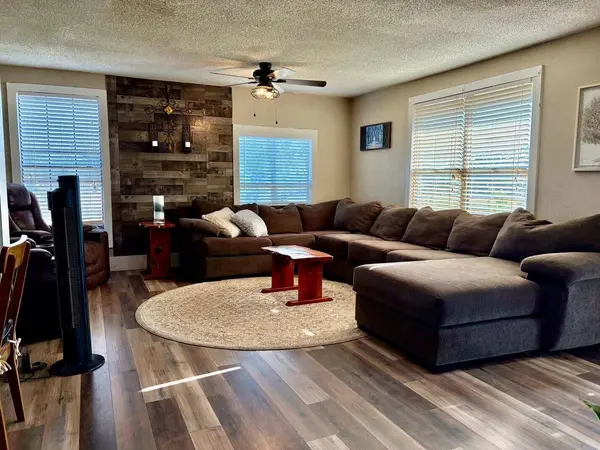 112 S Woods ST, Bronte, TX 76933