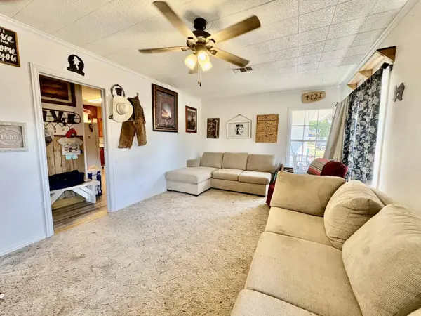 1205 W 12th ST, Robert Lee, TX 76945
