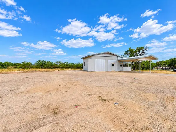 102 E 10th ST, Robert Lee, TX 76945