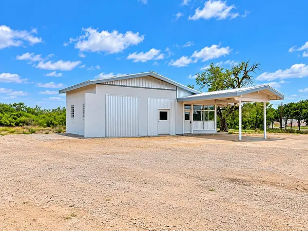 102 E 10th ST, Robert Lee, TX 76945