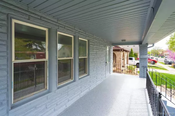 5484 MIDDLESEX Street, Dearborn, MI 48126