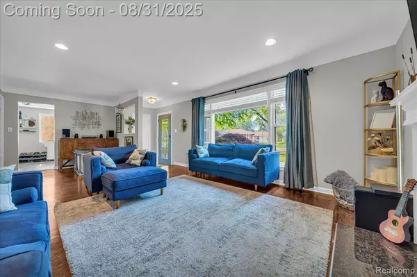 16141 Reedmere Avenue, Beverly Hills Vlg, MI 48025