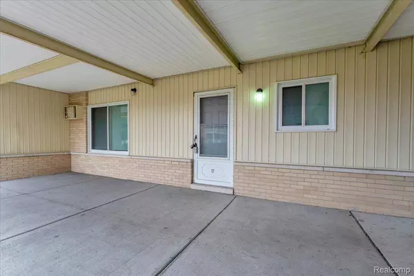 7350 N Inkster RD #17, Dearborn Heights, MI 48127