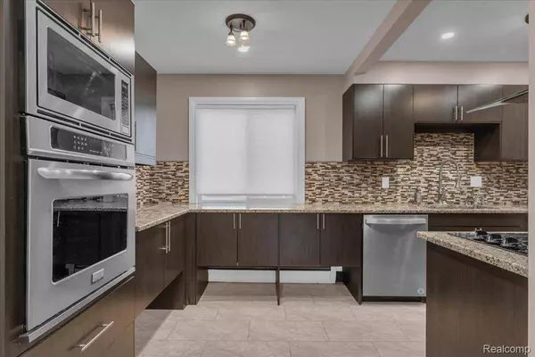 7350 N Inkster RD #17, Dearborn Heights, MI 48127