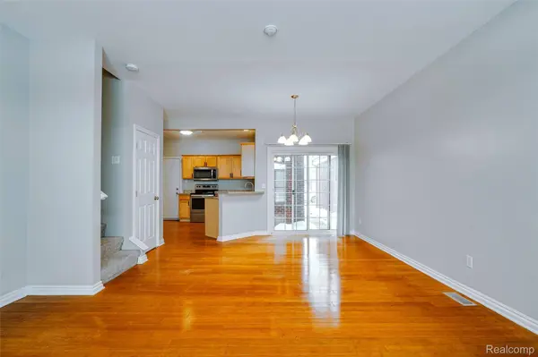 1584 Commodore CIR, Canton, MI 48187