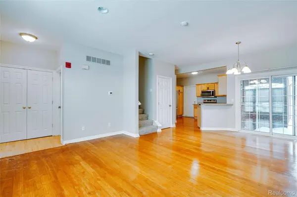 1584 Commodore CIR, Canton, MI 48187