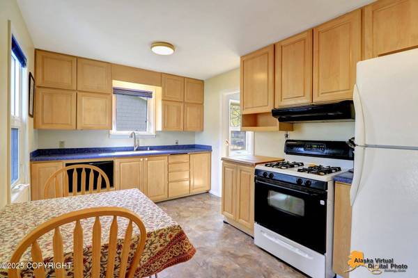 2451 Sprucewood ST, Anchorage, AK 99508