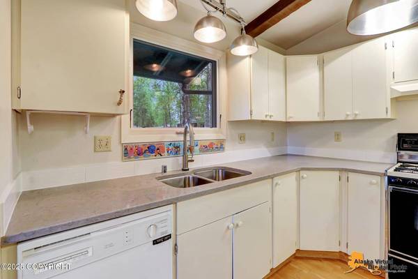 4956 Castle CT, Anchorage, AK 99508