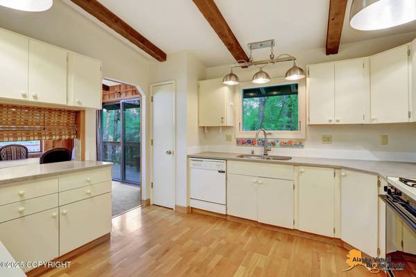 4956 Castle CT, Anchorage, AK 99508