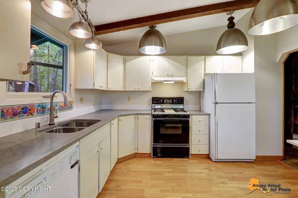 4956 Castle CT, Anchorage, AK 99508