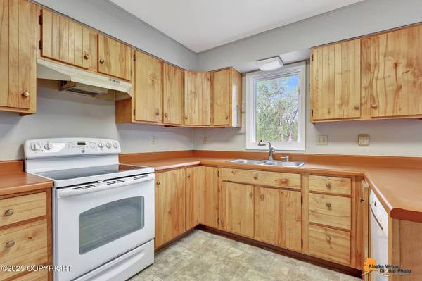 3211 Shamrock ST, Anchorage, AK 99504