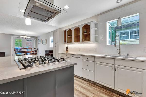 7001 Foothill DR, Anchorage, AK 99504