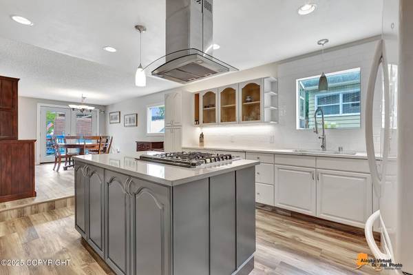 7001 Foothill DR, Anchorage, AK 99504