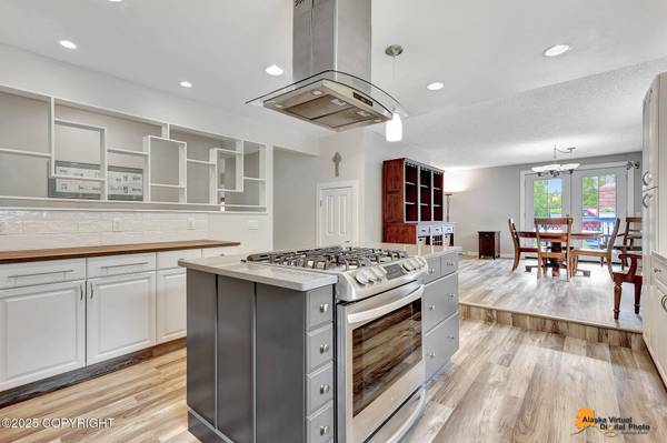 7001 Foothill DR, Anchorage, AK 99504